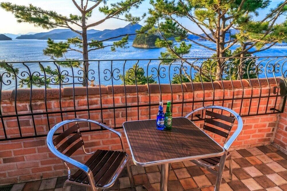 Tongyeong Beach Castle Hotel