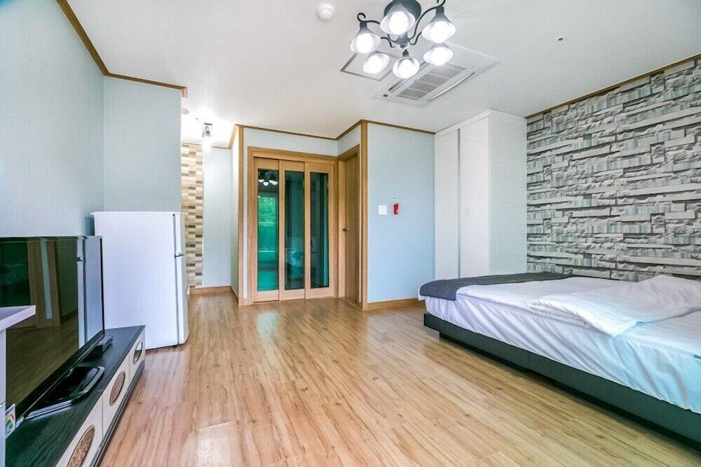 Tongyeong Beach Castle Hotel
