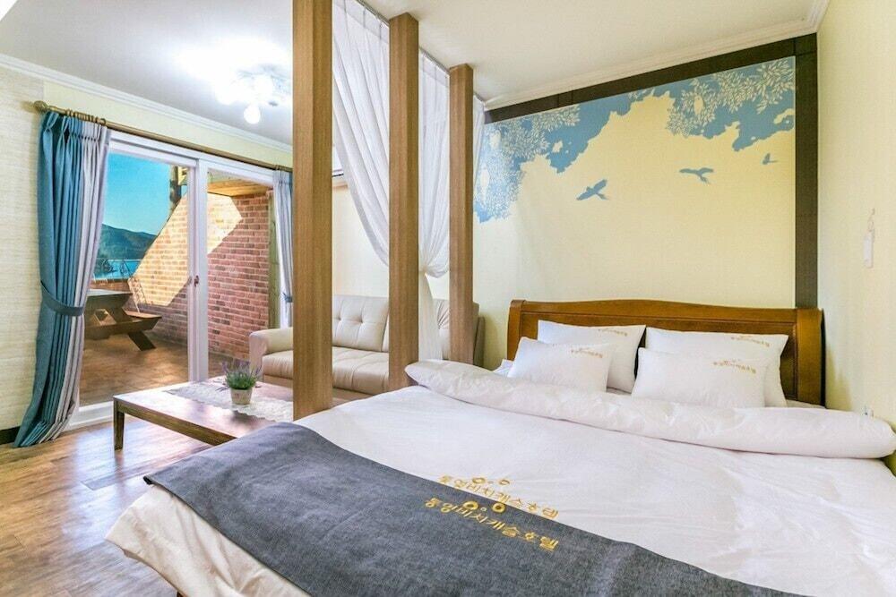 Tongyeong Beach Castle Hotel