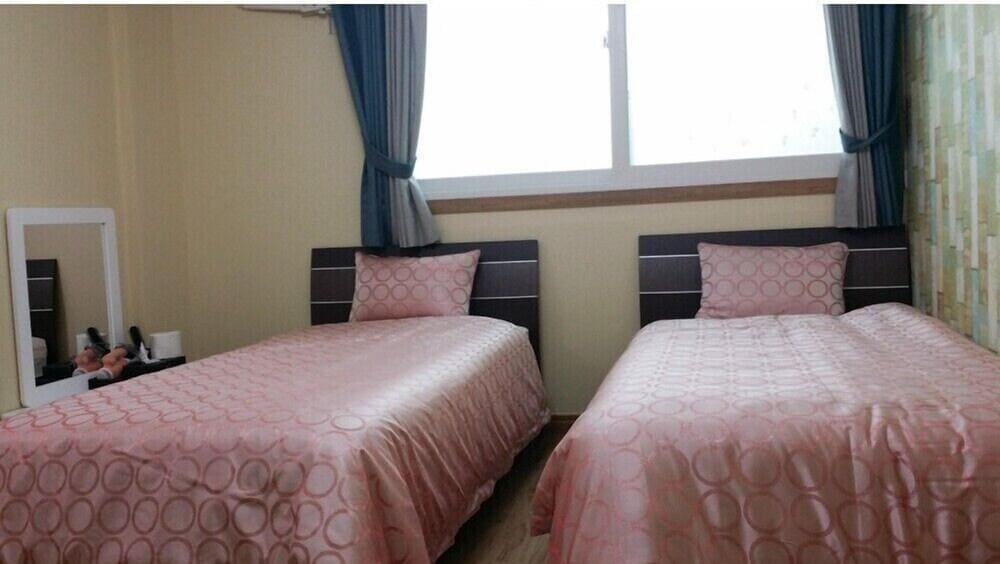 Tongyeong Beach Castle Hotel