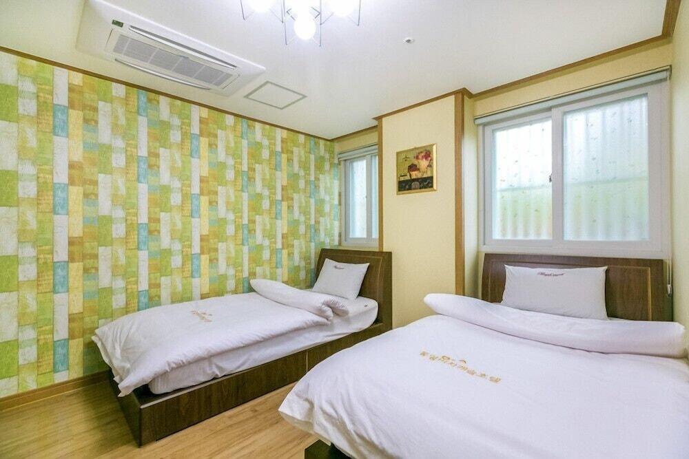 Tongyeong Beach Castle Hotel