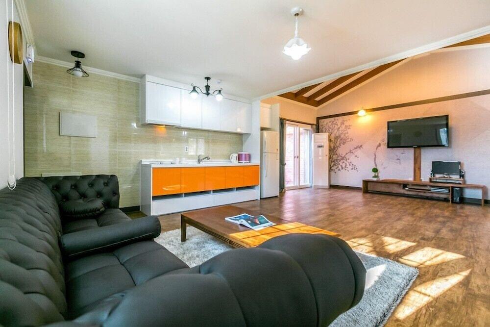 Tongyeong Beach Castle Hotel