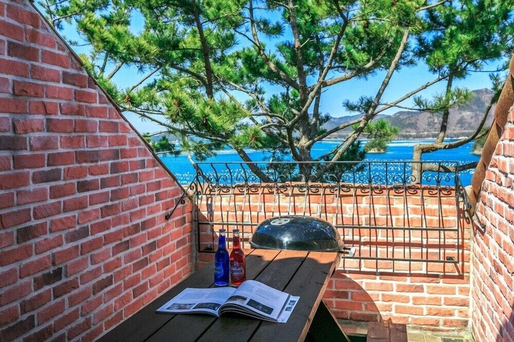 Tongyeong Beach Castle Hotel