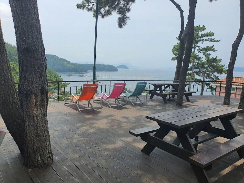 Tongyeong Beach Castle Hotel