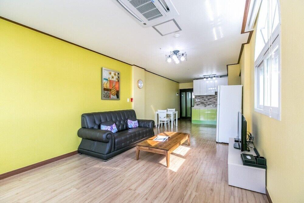 Tongyeong Beach Castle Hotel