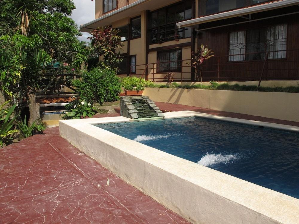 Las Cumbres Inn