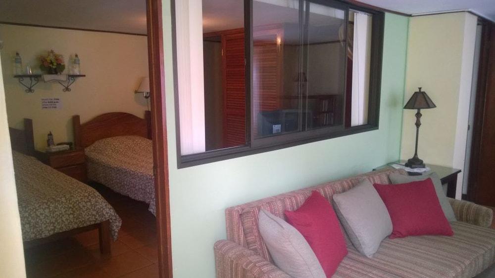 Las Cumbres Inn