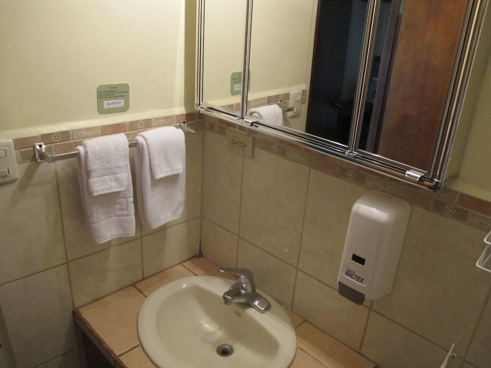 Las Cumbres Inn