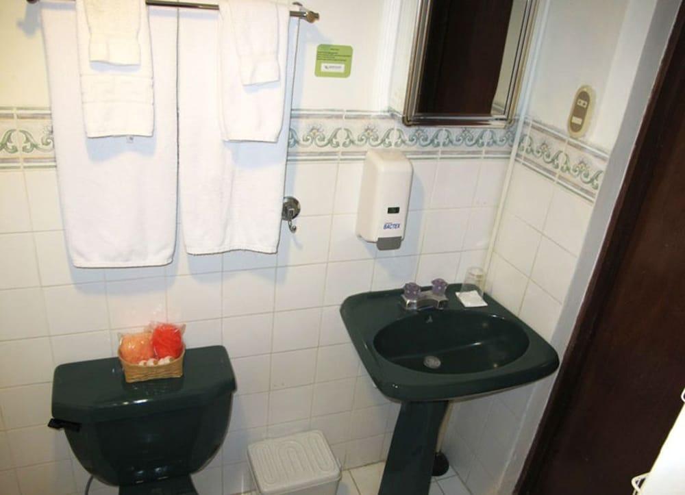 Las Cumbres Inn