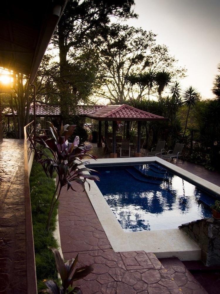Las Cumbres Inn