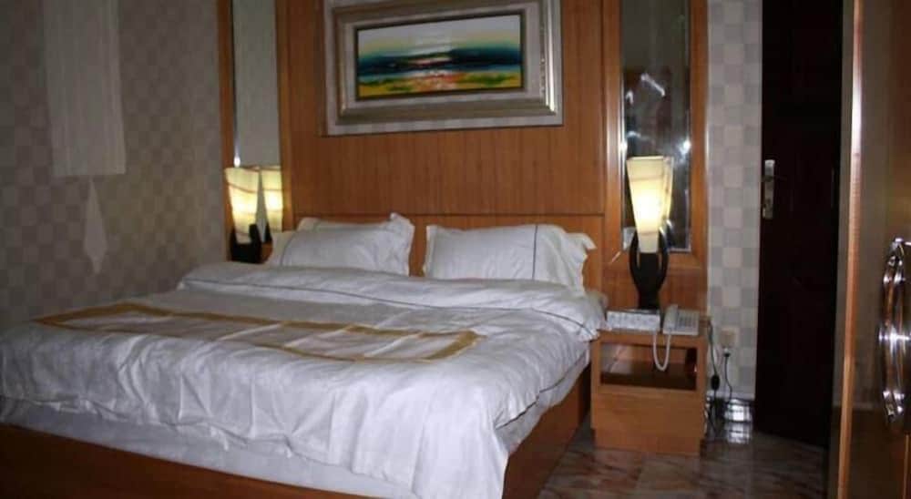 Royal Suites Hotel