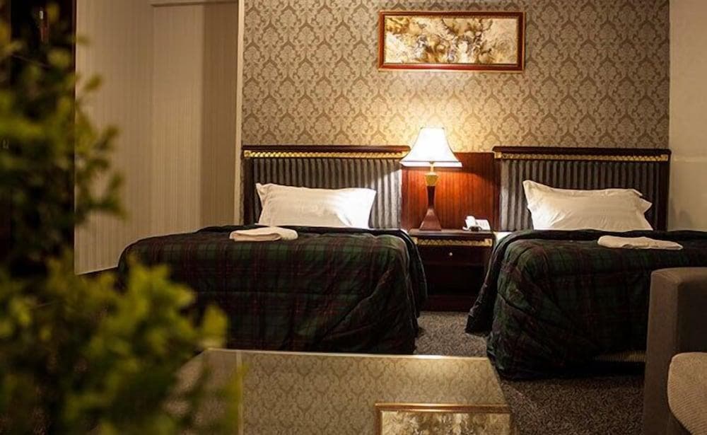 Royal Suites Hotel
