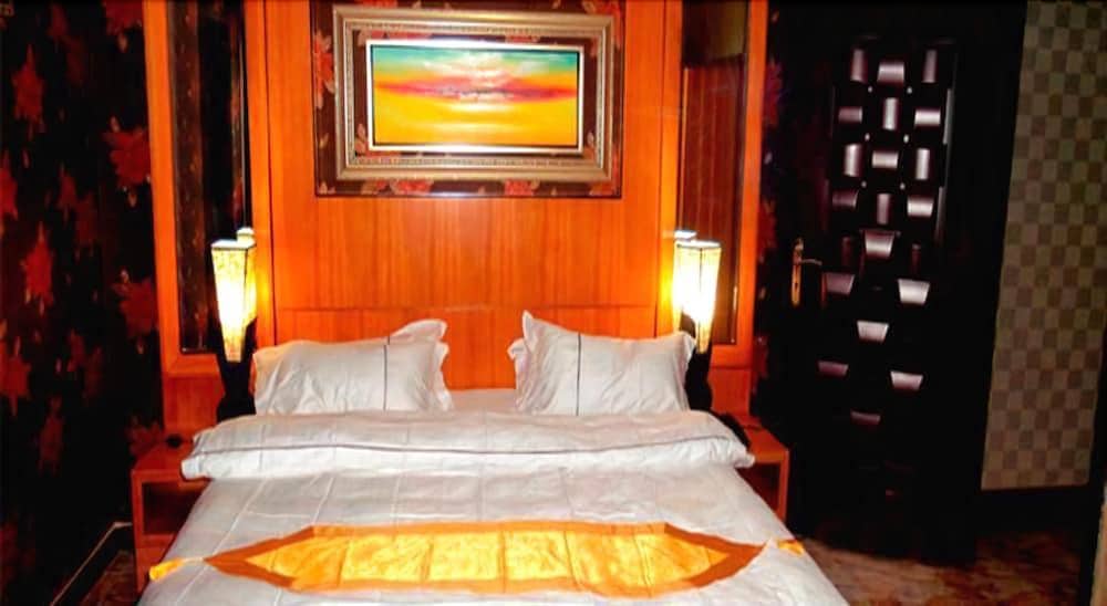 Royal Suites Hotel