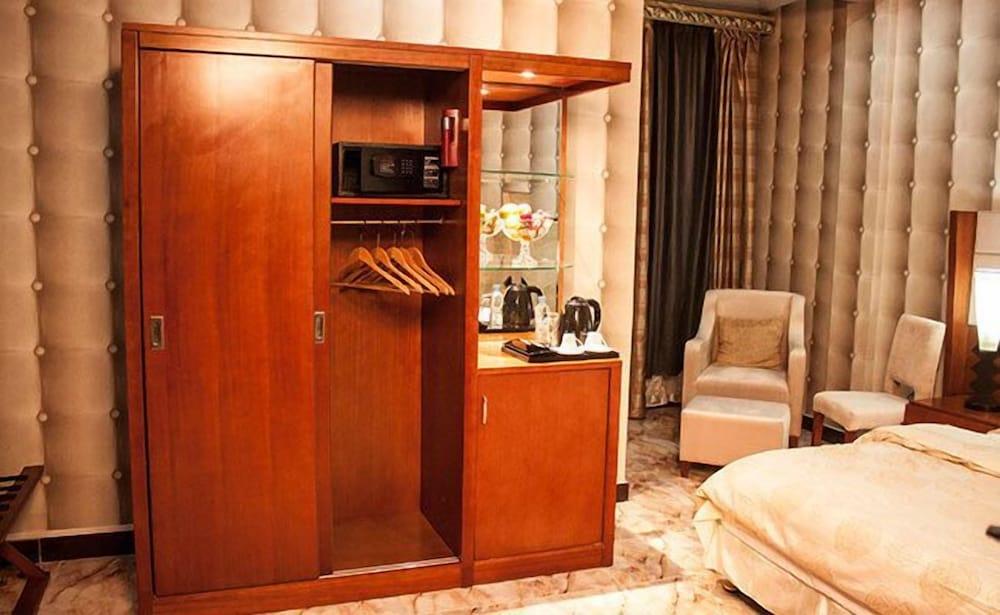 Royal Suites Hotel