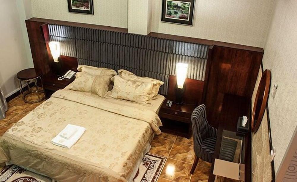 Royal Suites Hotel