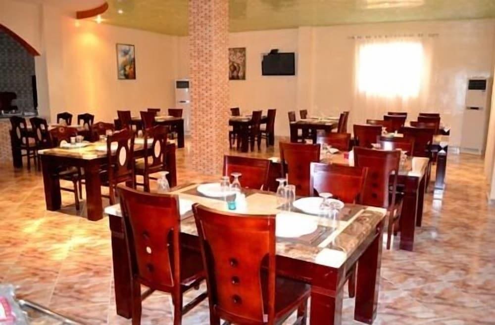 Royal Suites Hotel
