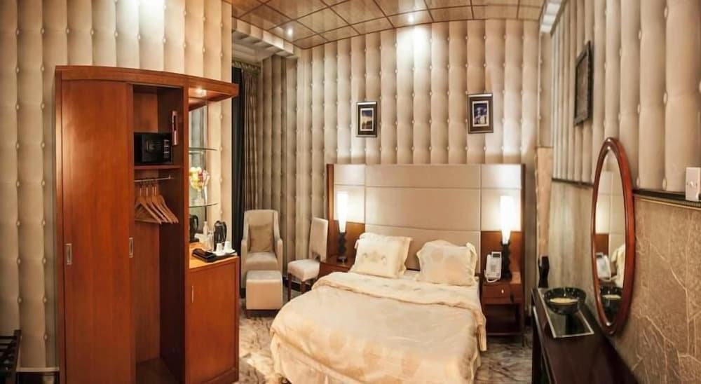 Royal Suites Hotel