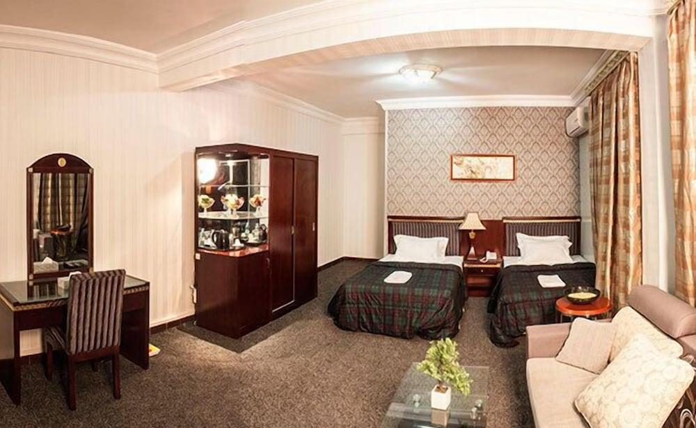 Royal Suites Hotel