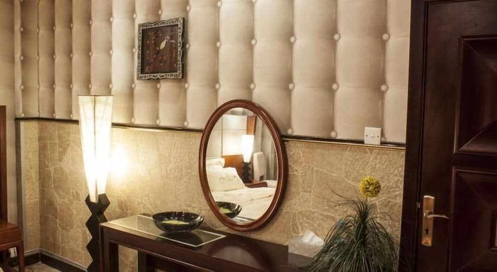 Royal Suites Hotel