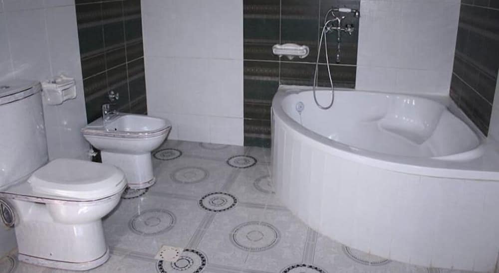 Royal Suites Hotel
