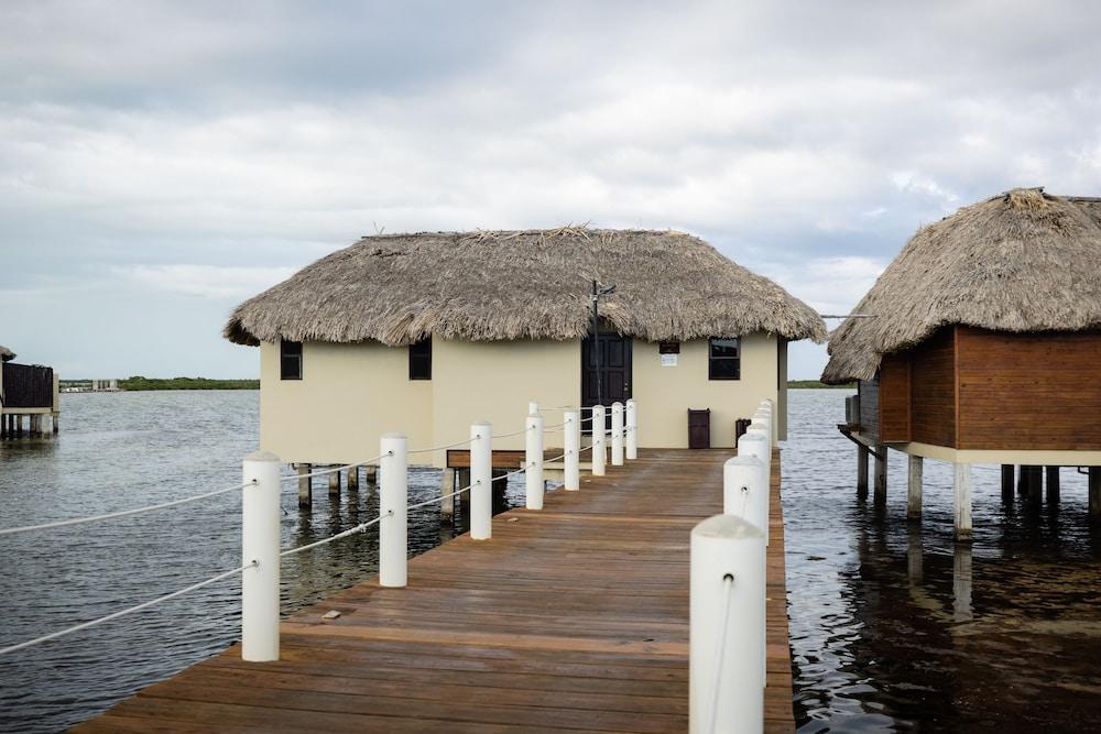 Lina Point Overwater Resort