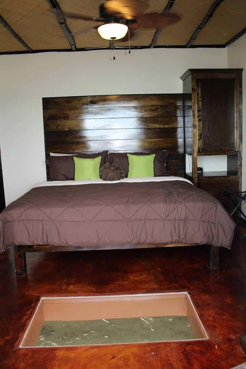 Lina Point Overwater Resort