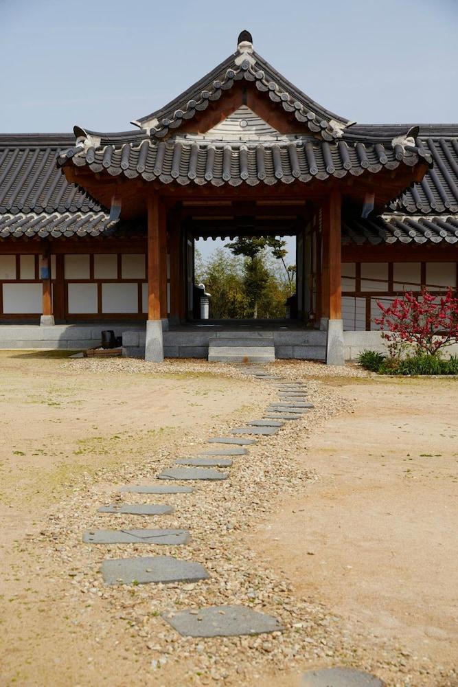 Hanok Hotel Youngsanjae