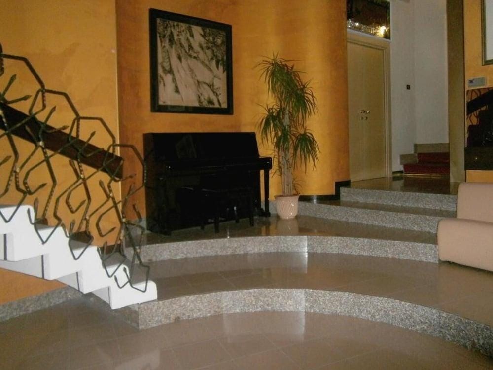 Hotel Corona