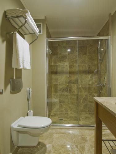 Grand Nur Plaza Hotel