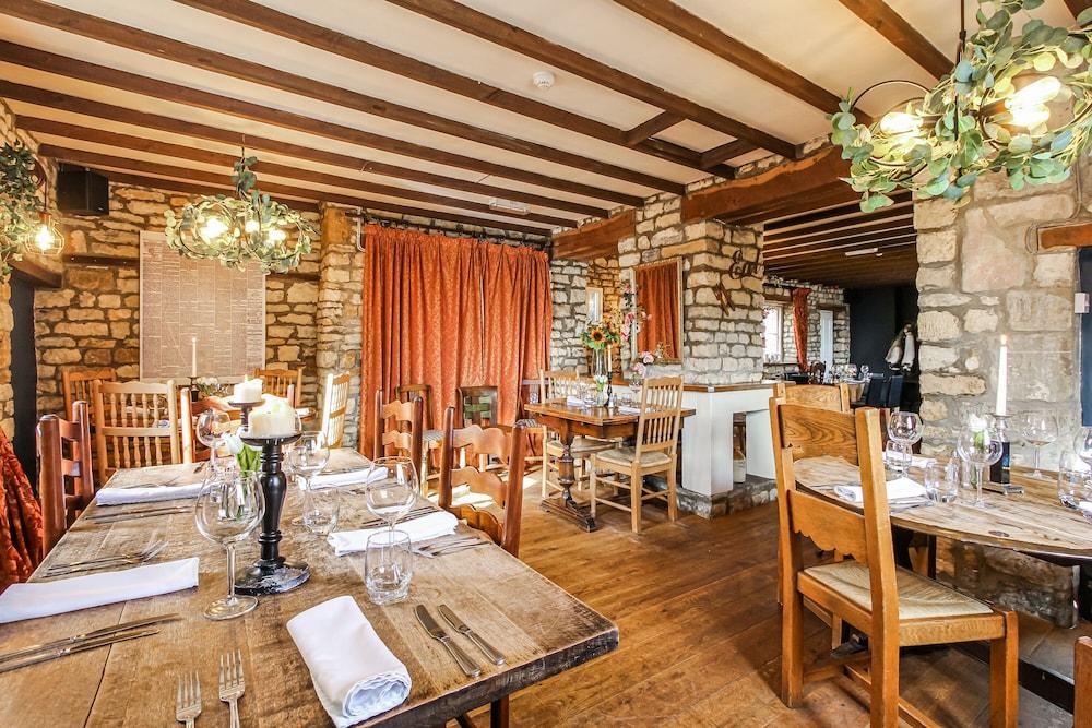 The Fox and Hounds