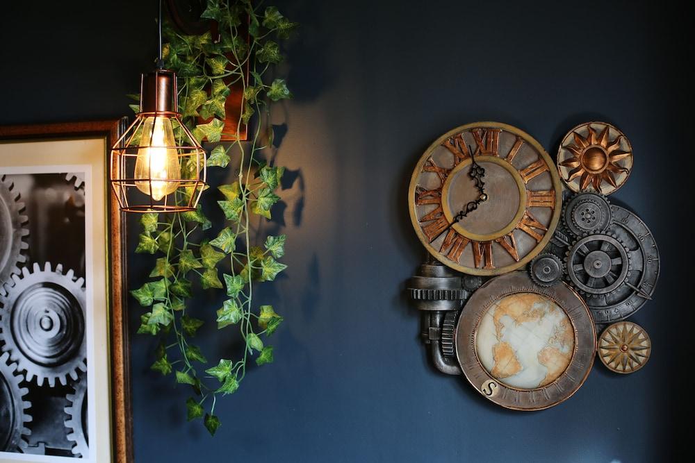The Fox and Hounds