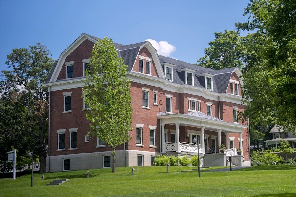 The Inns Of Aurora