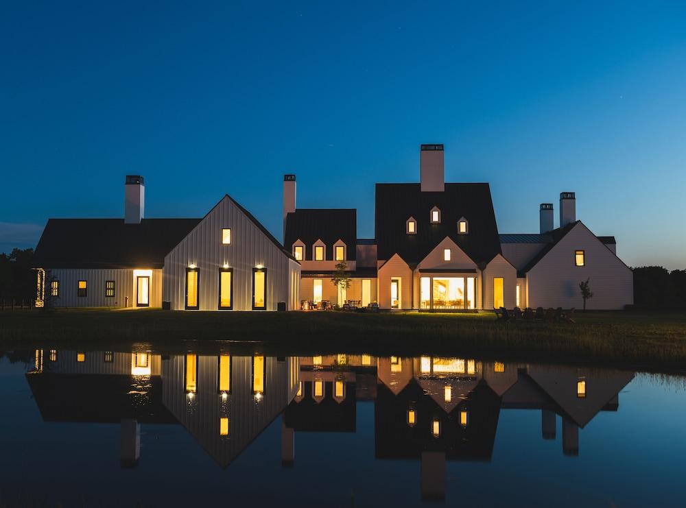 The Inns Of Aurora
