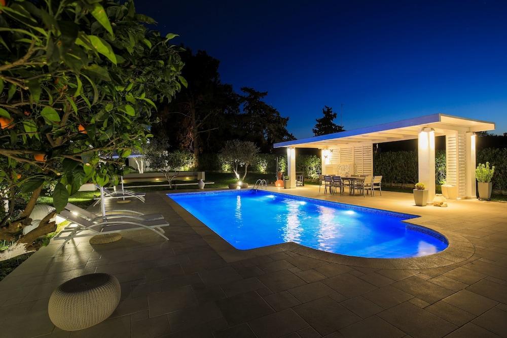 Antigone Estate