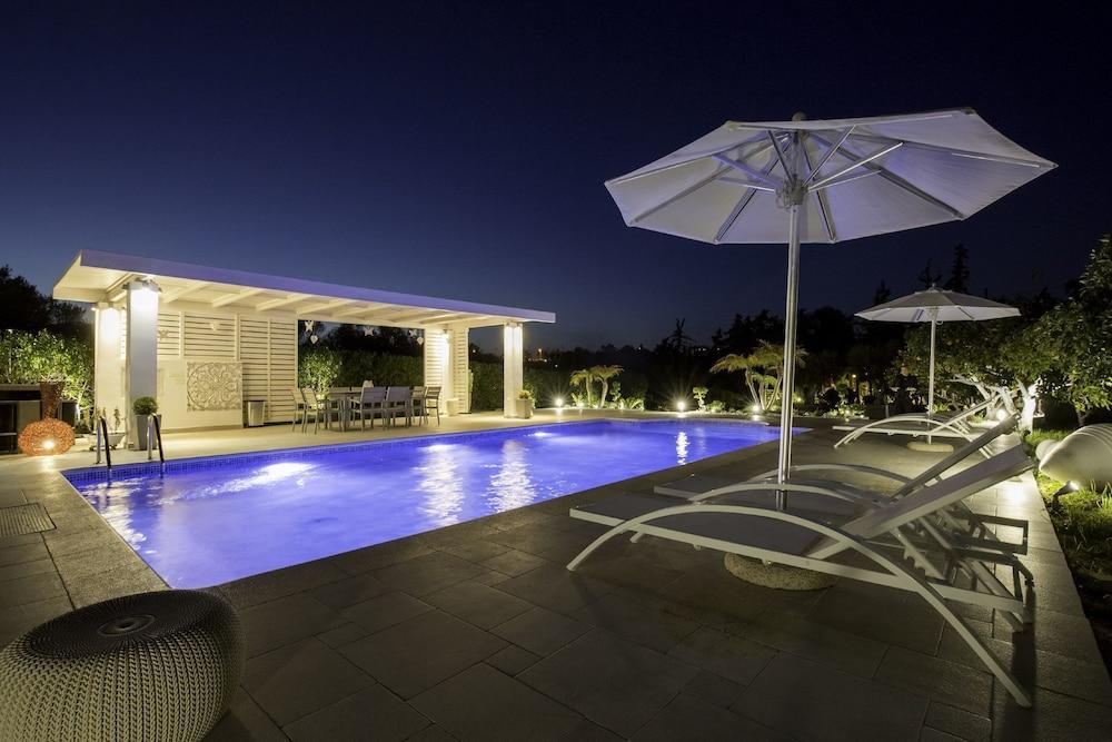 Antigone Estate