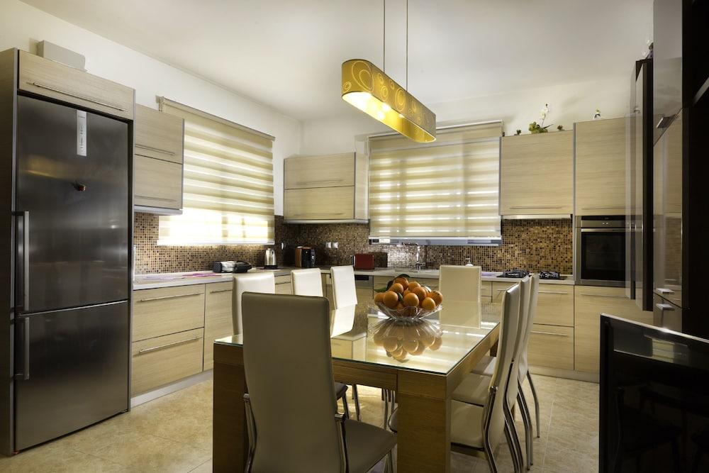 Antigone Estate