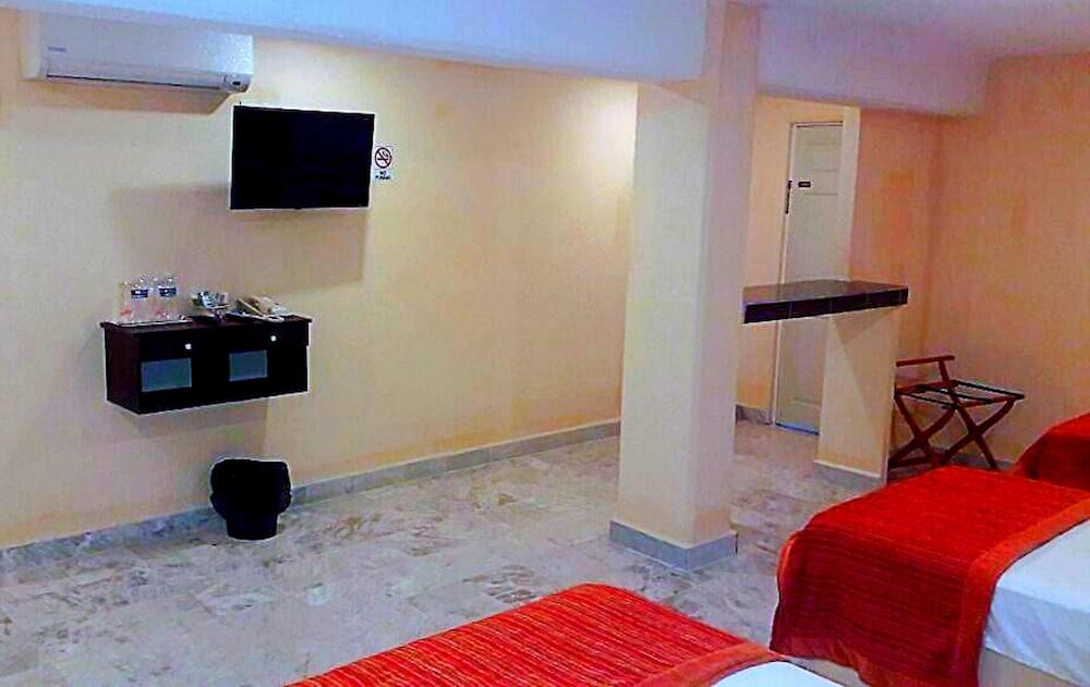 Hotel Versalles Suites
