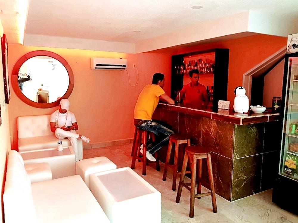 Hotel Versalles Suites