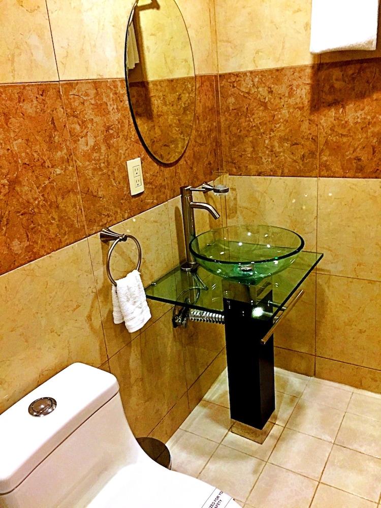 Hotel Versalles Suites