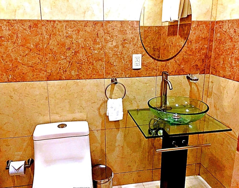 Hotel Versalles Suites
