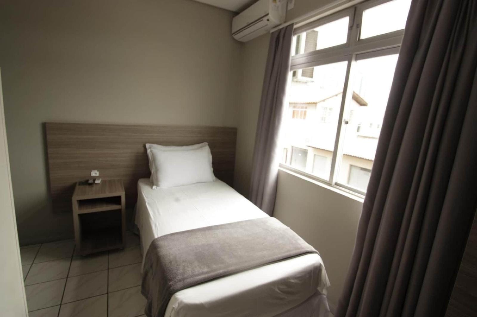 Kennedy Slim Hotel