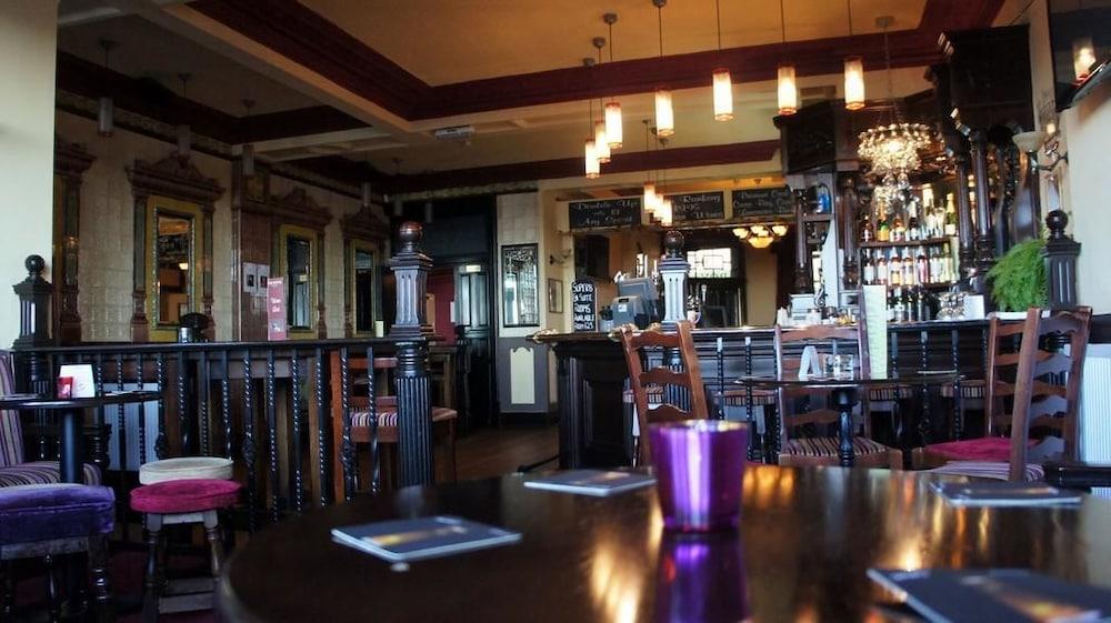 The Royal Bar & Hotel