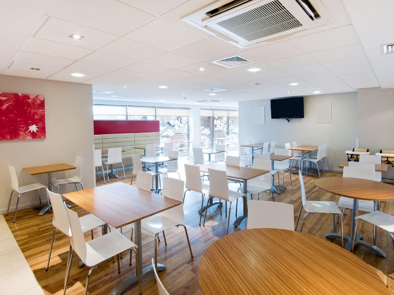 Travelodge Altrincham Central