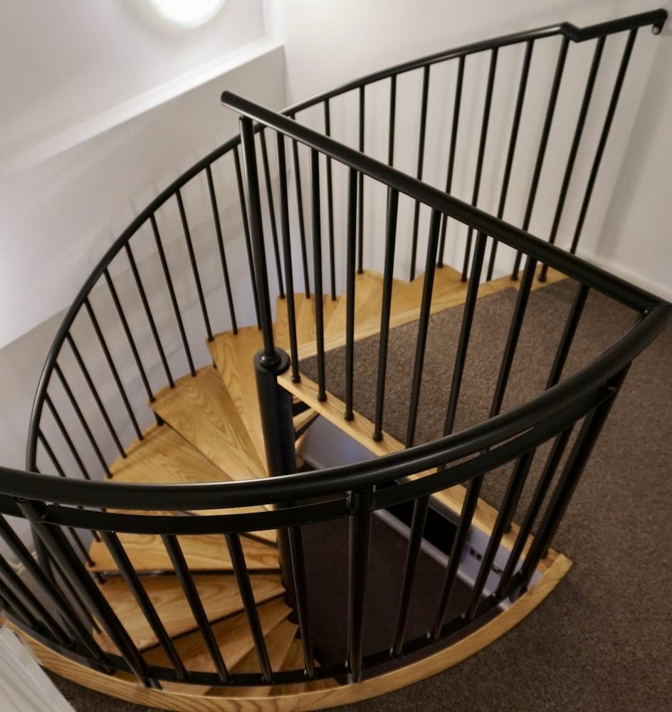 Fox Apartments