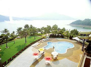 Cheongpung Resort Lake Hotel
