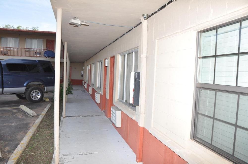 Budget Inn Snyder