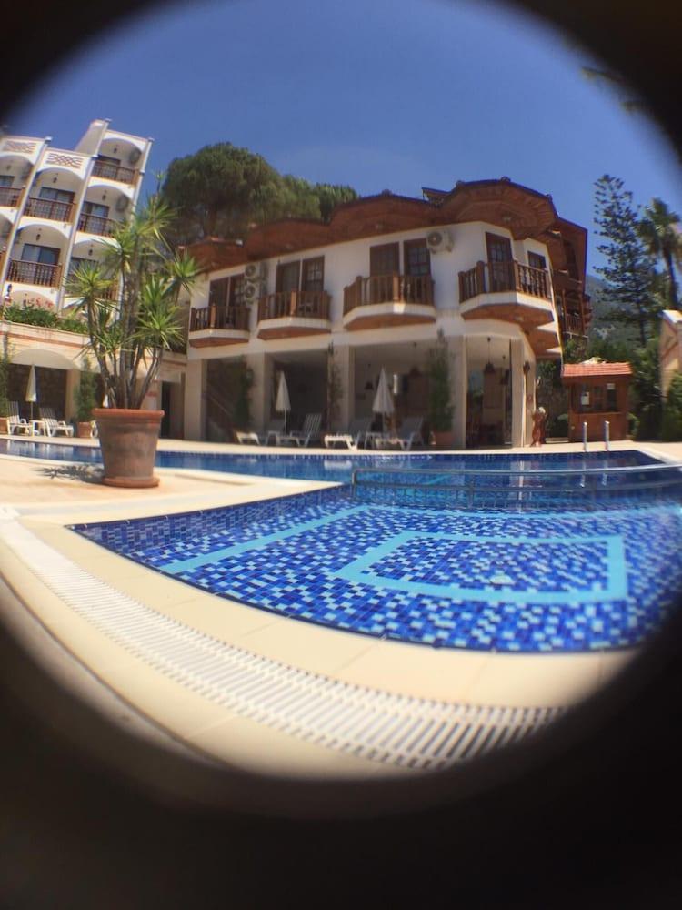 Ates Hotel