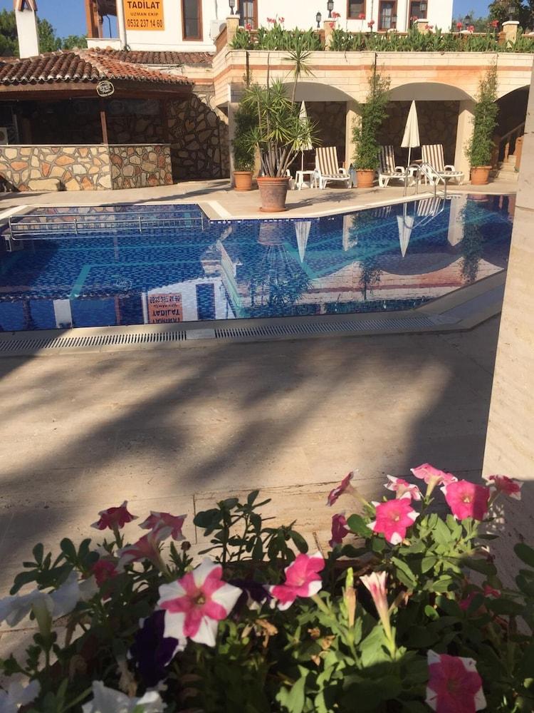 Ates Hotel