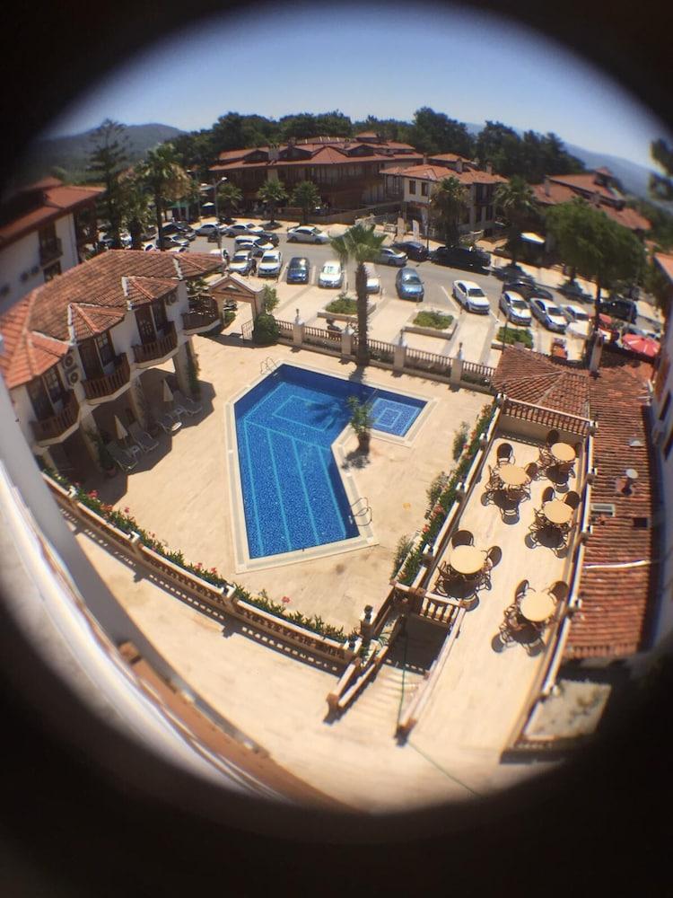 Ates Hotel