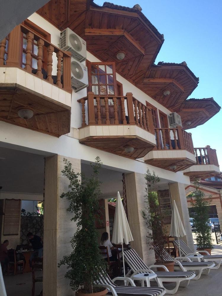 Ates Hotel
